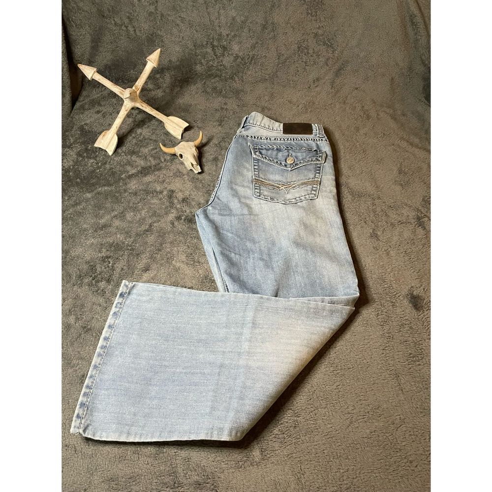 Men’s Seven7 boot cut flap pocket light wash jeans